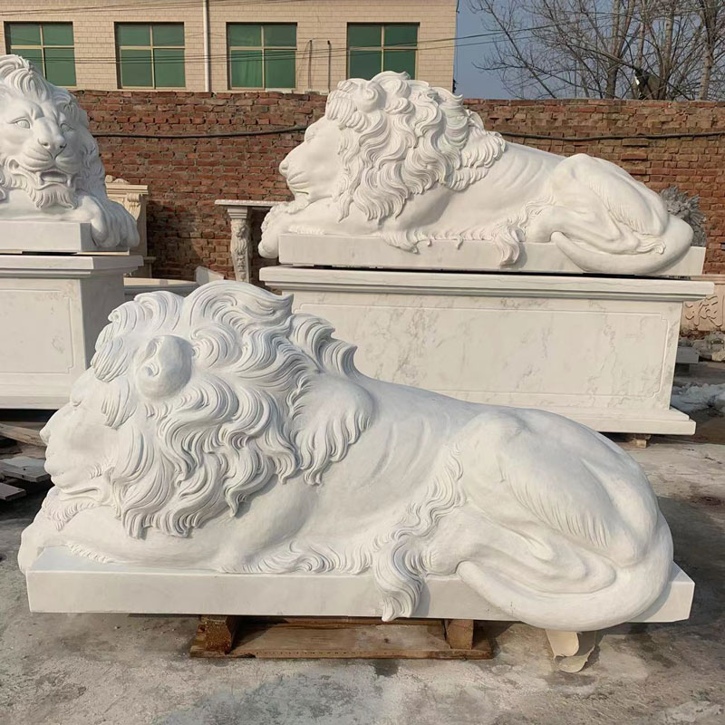 sleeping lion statue