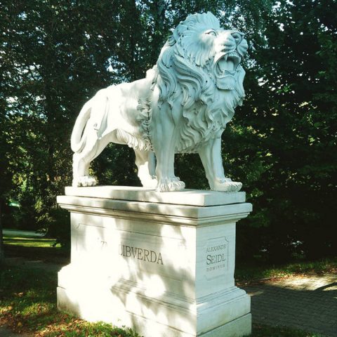 roaring lion statues outdoor,sitting lion garden statue,concrete outdoor lion statues,outdoor entry lion statue