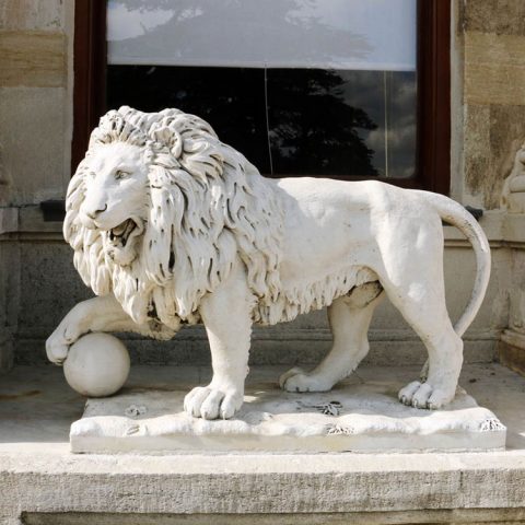 marble lion with ball statue,NaturaL garden decoration white marble lion statues,life size lion statue with ball,Marble Standing Lion SCULPTURE,life size statue lion king